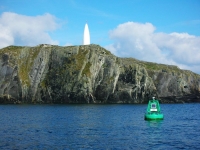 Beh, non proprio solo, a fargli compagnia restava la preziosa meda verde che segnalava lâ€™ingresso della baia alle imbarcazioni 