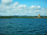 scorrendo prati e torri antiche