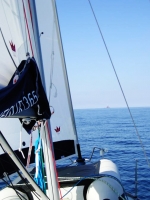 e infatti, a un certo punto si comincia a intravedere qualcosa in lontananza