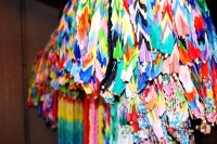 e il magnifico colpo dâ€™occhio degli origami a forma di gru che lo decorano, i â€œsenba zuruâ€