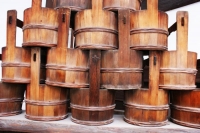 come lâ€™ordinata disposizione dei cestini in legno