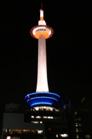 e vista di notte, tutta illuminata