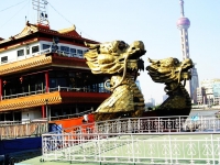 Nel centro, lungo il fiume Huangpu