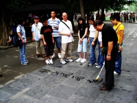 Non so cosa avesse scritto, ma la scena era particolarmente suggestiva