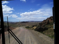 sempre con la stessa invariabile vista dal parabrezza dellâ€™autobus