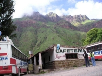 Una sosta per ristorarsi tra la suggestiva cornice dei verdi monti