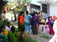 Scene da un matrimonio: i colori accesi dei sari 