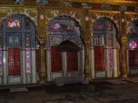 Il giaciglio del maharaja: quello sopra Ã¨ un ventaglio che veniva azionato a mano dalla stanza dietro la parete