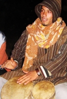 e abbiamo potuto farlo anche noi, con la guida locale, un ragazzo di ottima compagnia, che ci ha intrattenuto con qualche canzone tipica delle sue parti