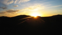 mentre il sole stava calando tra le dune